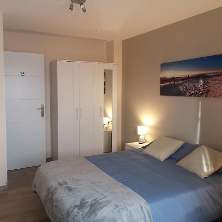 Hostal Mari: University Area Private Rooms with Shared Baths La Laguna  Exterior photo