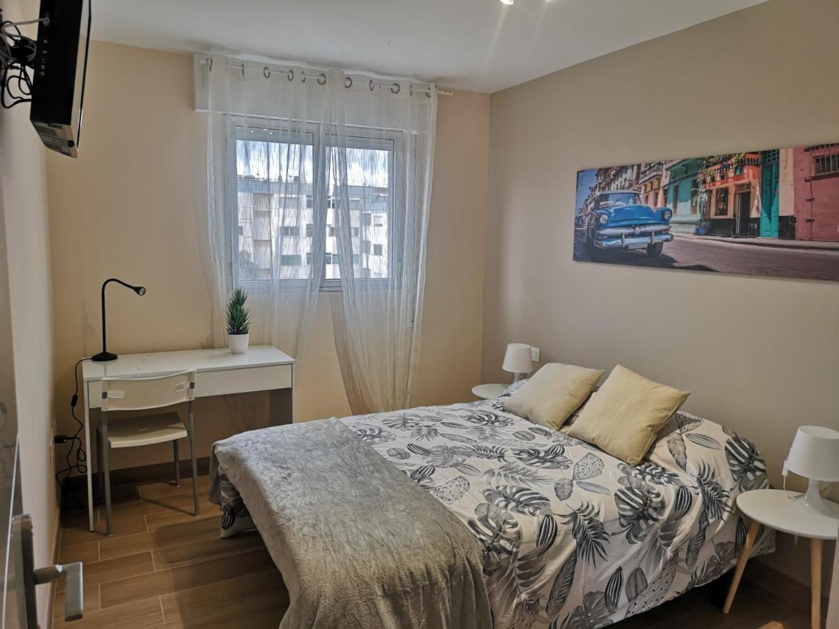 Hostal Mari: University Area Private Rooms with Shared Baths La Laguna  Exterior photo