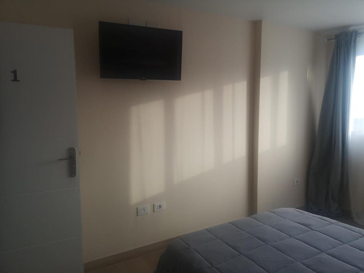 Hostal Mari: University Area Private Rooms with Shared Baths La Laguna  Exterior photo