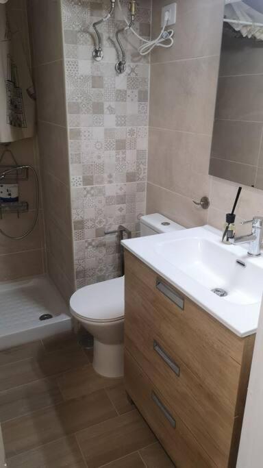 Hostal Mari: University Area Private Rooms with Shared Baths La Laguna  Exterior photo