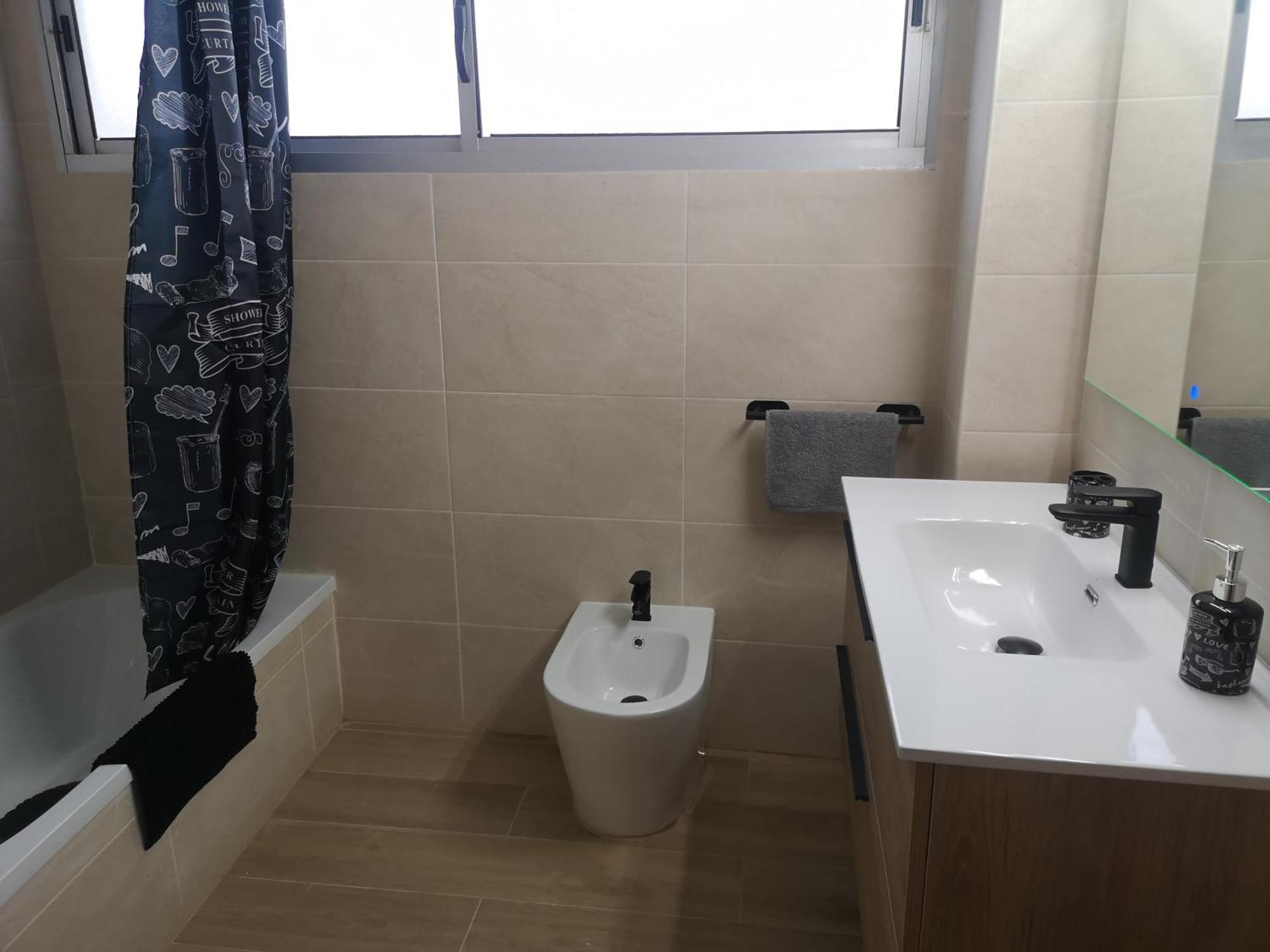 Hostal Mari: University Area Private Rooms with Shared Baths La Laguna  Exterior photo