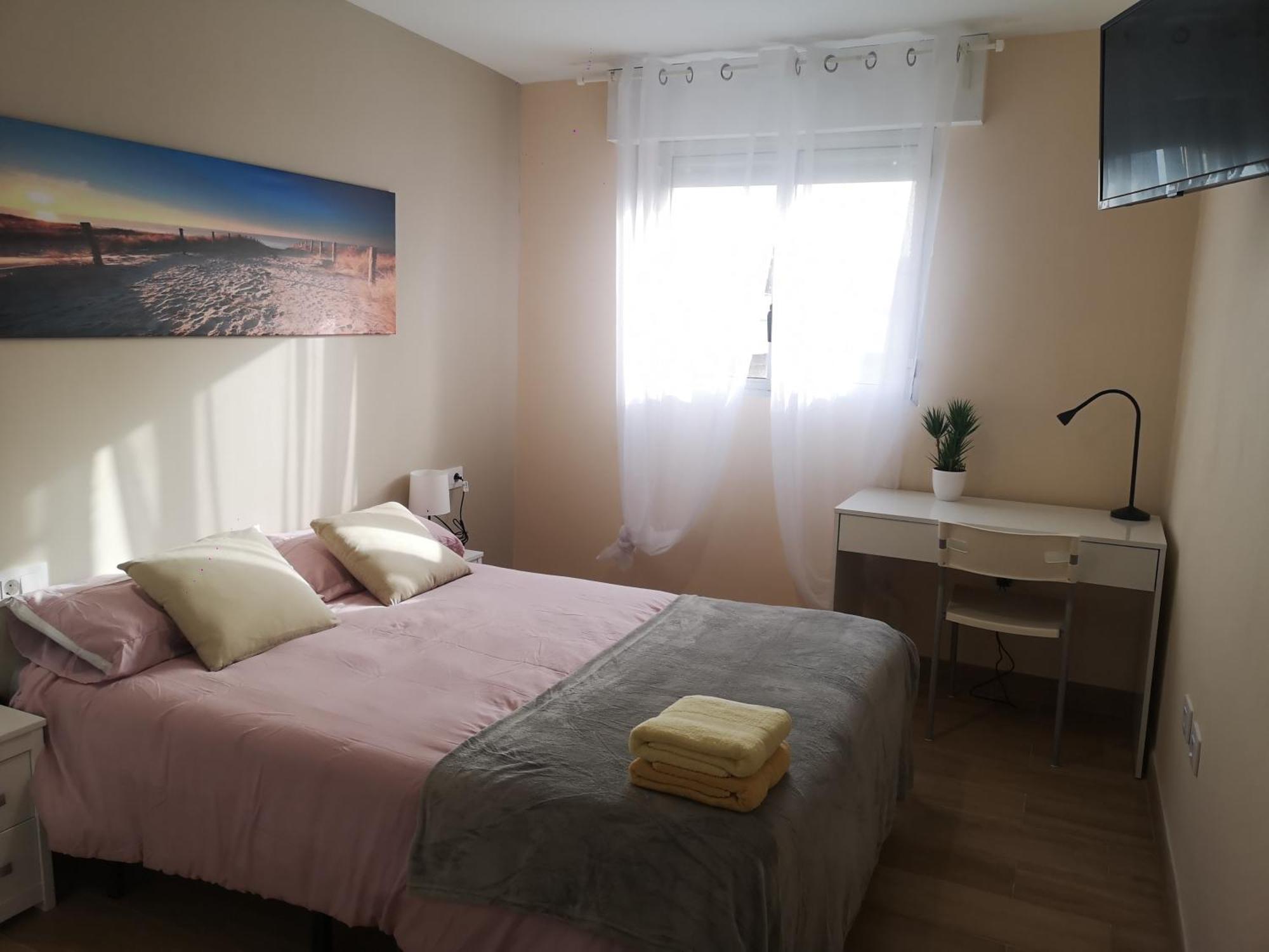 Hostal Mari: University Area Private Rooms with Shared Baths La Laguna  Exterior photo